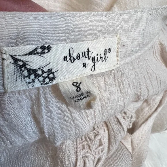 🔥2/$12 ABOUT A GIRL•| Cream Peasant Top Size Small - Picture 10 of 11